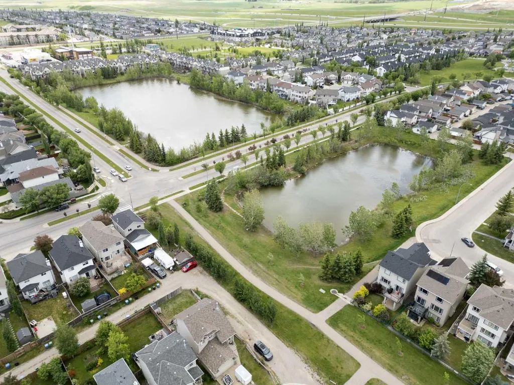 161 Everoak Gardens SW Calgary AB T2Y 0C6