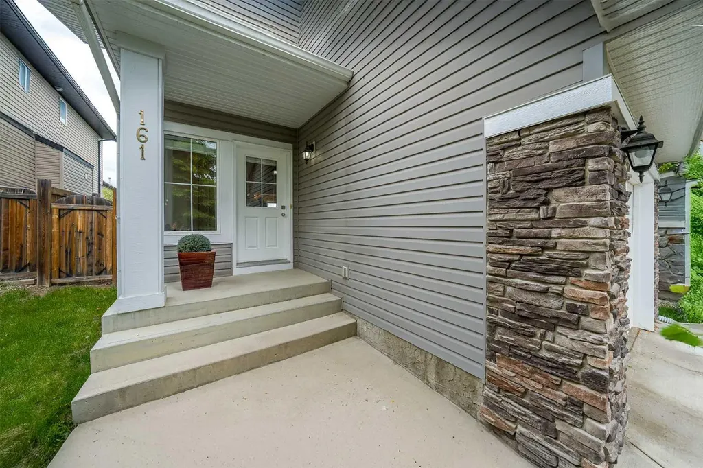 161 Everoak Gardens SW Calgary AB T2Y 0C6