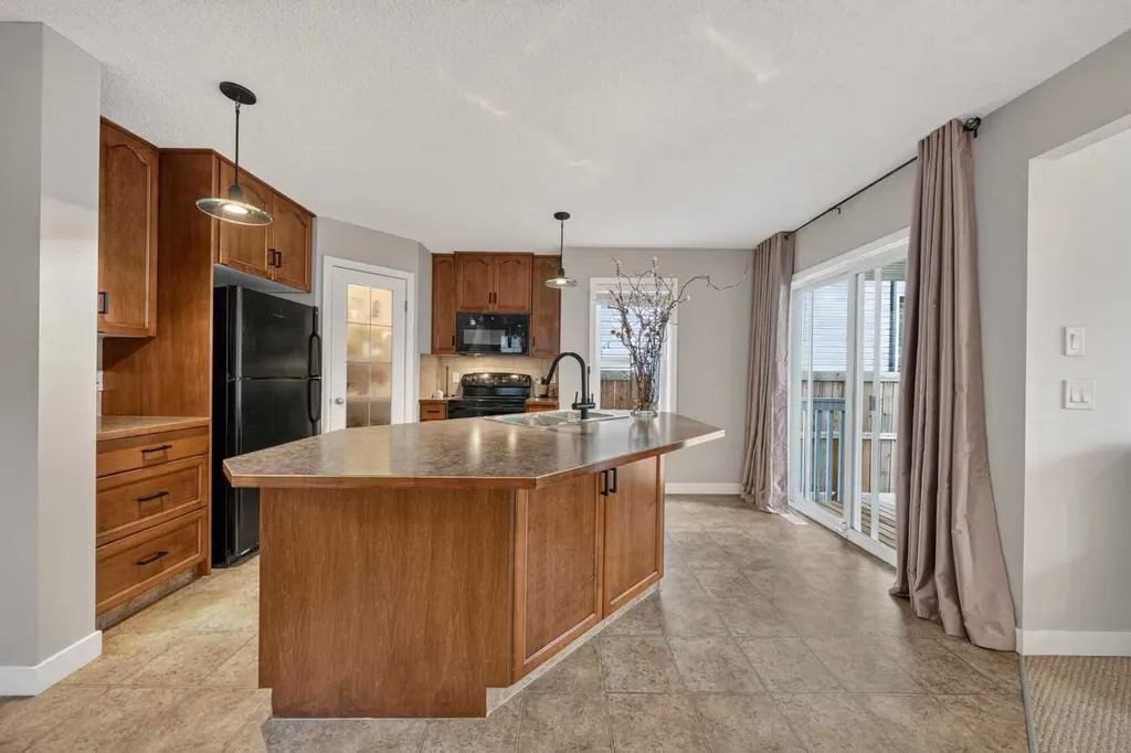 161 Everoak Gardens SW Calgary AB T2Y 0C6