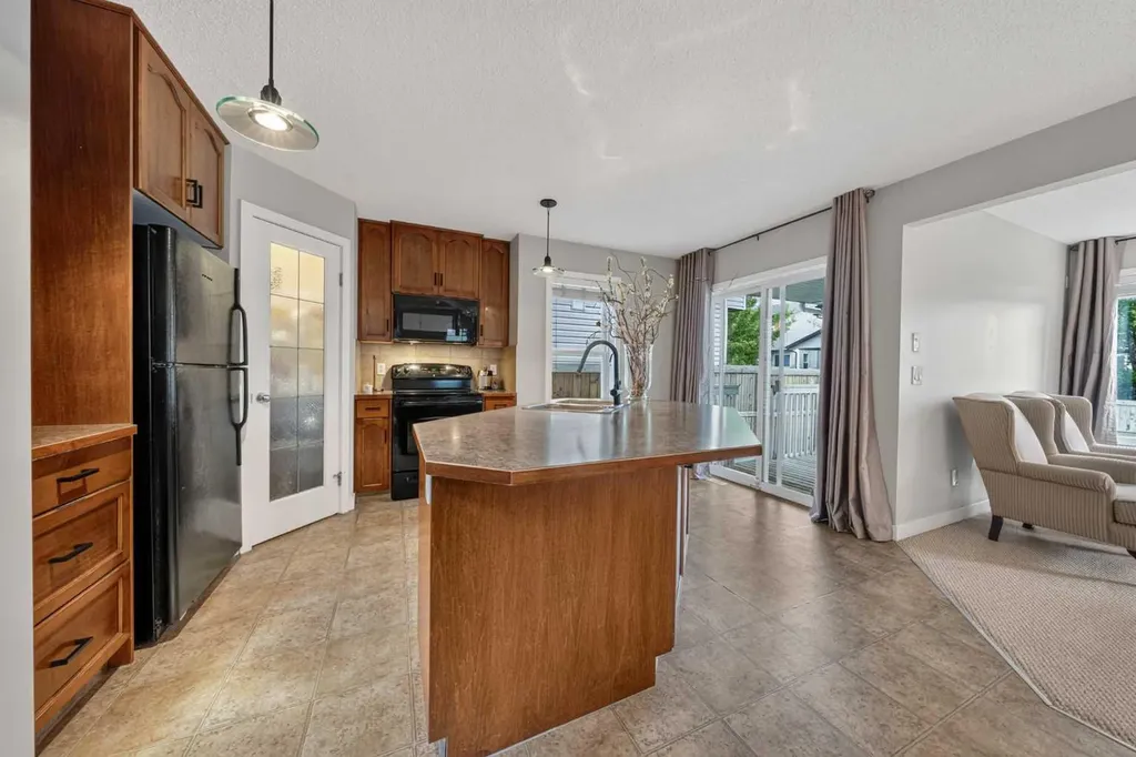 161 Everoak Gardens SW Calgary AB T2Y 0C6