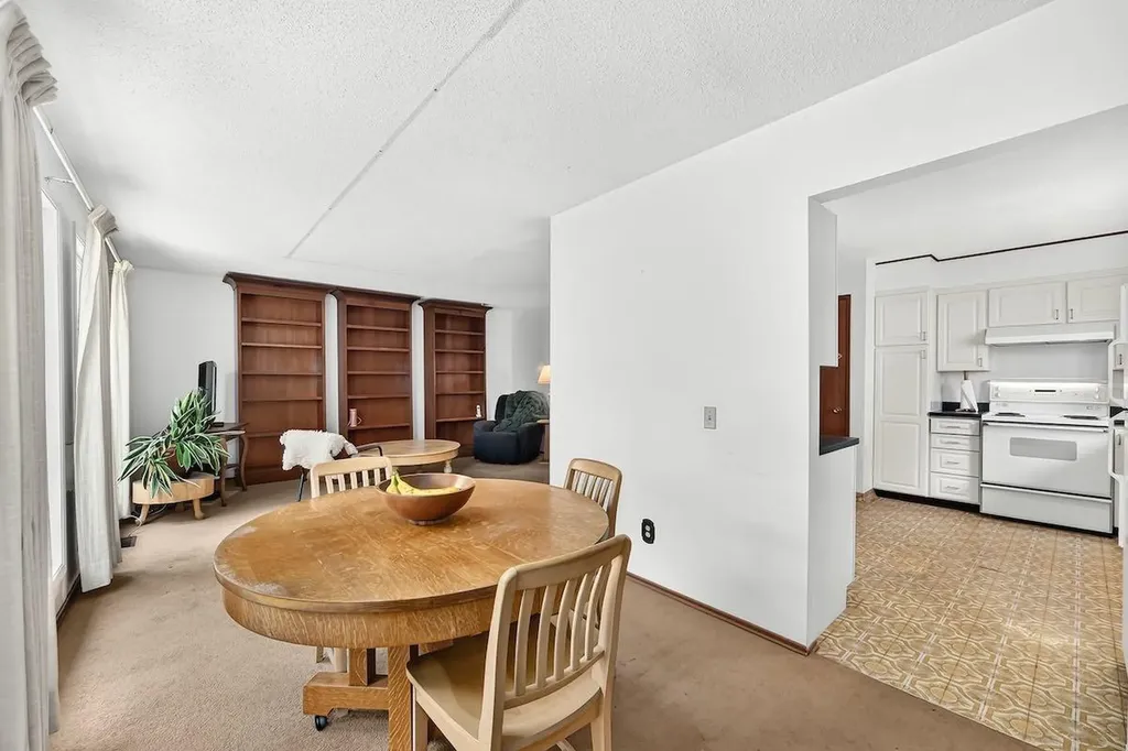 6539 54 Street NW Calgary AB T3A1R5