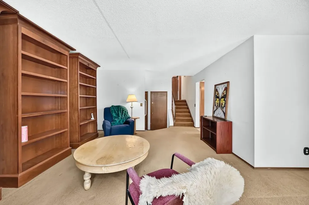 6539 54 Street NW Calgary AB T3A1R5
