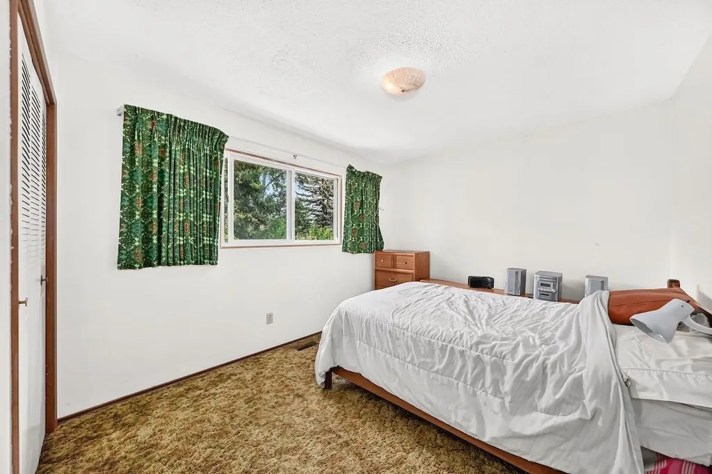 6539 54 Street NW Calgary AB T3A1R5