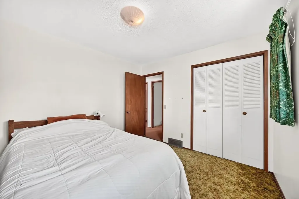 6539 54 Street NW Calgary AB T3A1R5