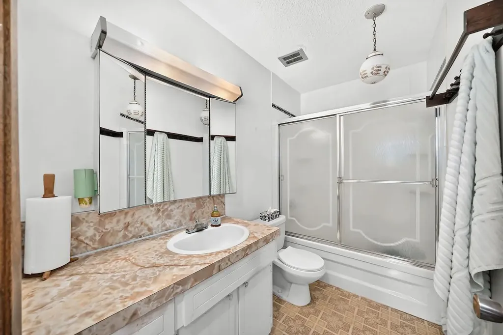 6539 54 Street NW Calgary AB T3A1R5