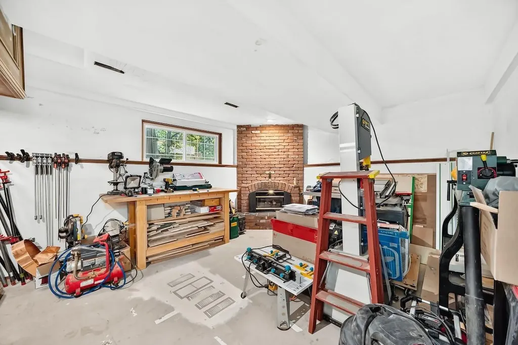 6539 54 Street NW Calgary AB T3A1R5