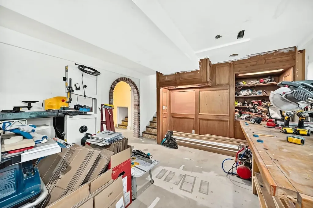 6539 54 Street NW Calgary AB T3A1R5