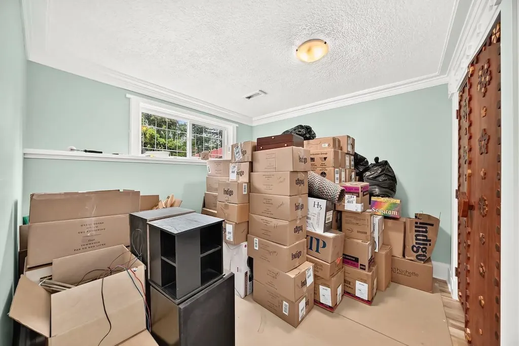 6539 54 Street NW Calgary AB T3A1R5