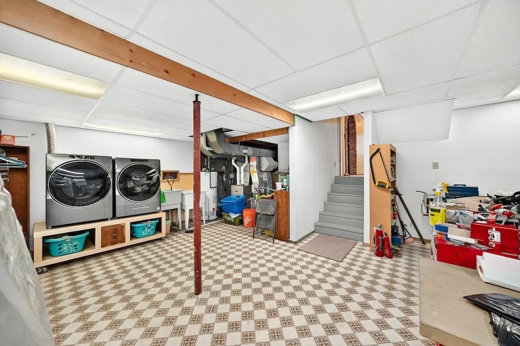 6539 54 Street NW Calgary AB T3A1R5