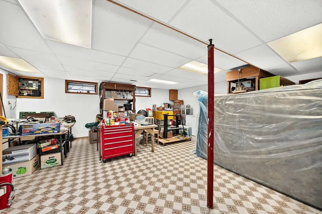 6539 54 Street NW Calgary AB T3A1R5