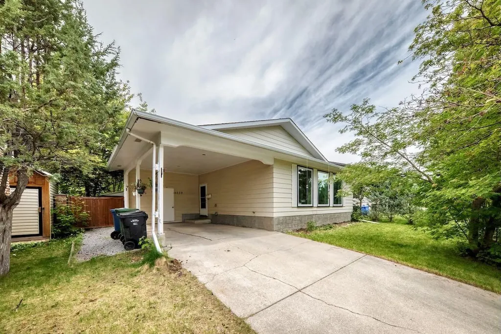 6539 54 Street NW Calgary AB T3A1R5