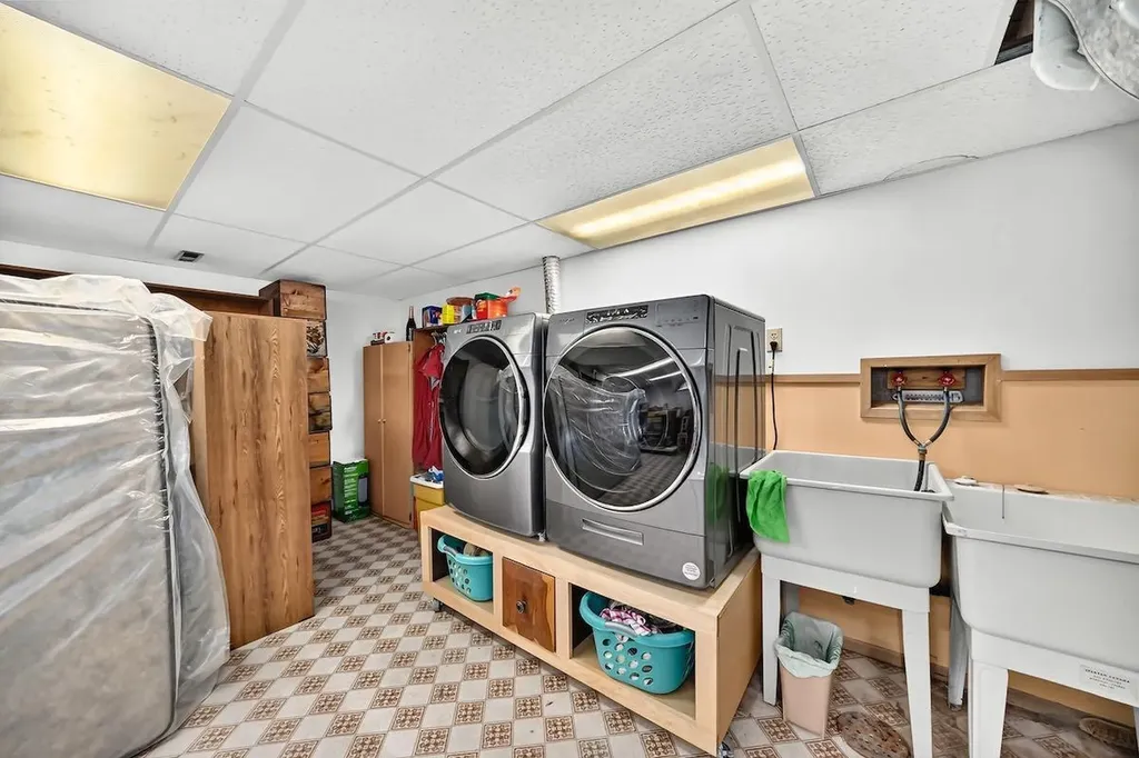 6539 54 Street NW Calgary AB T3A1R5