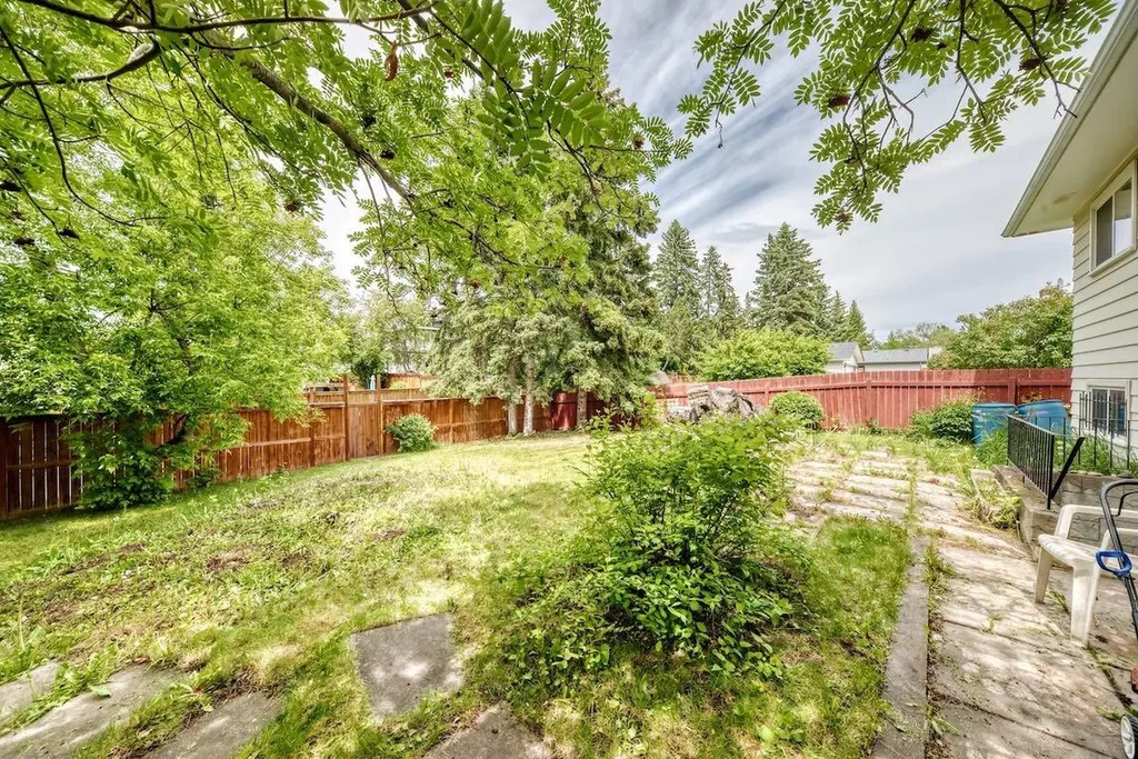 6539 54 Street NW Calgary AB T3A1R5