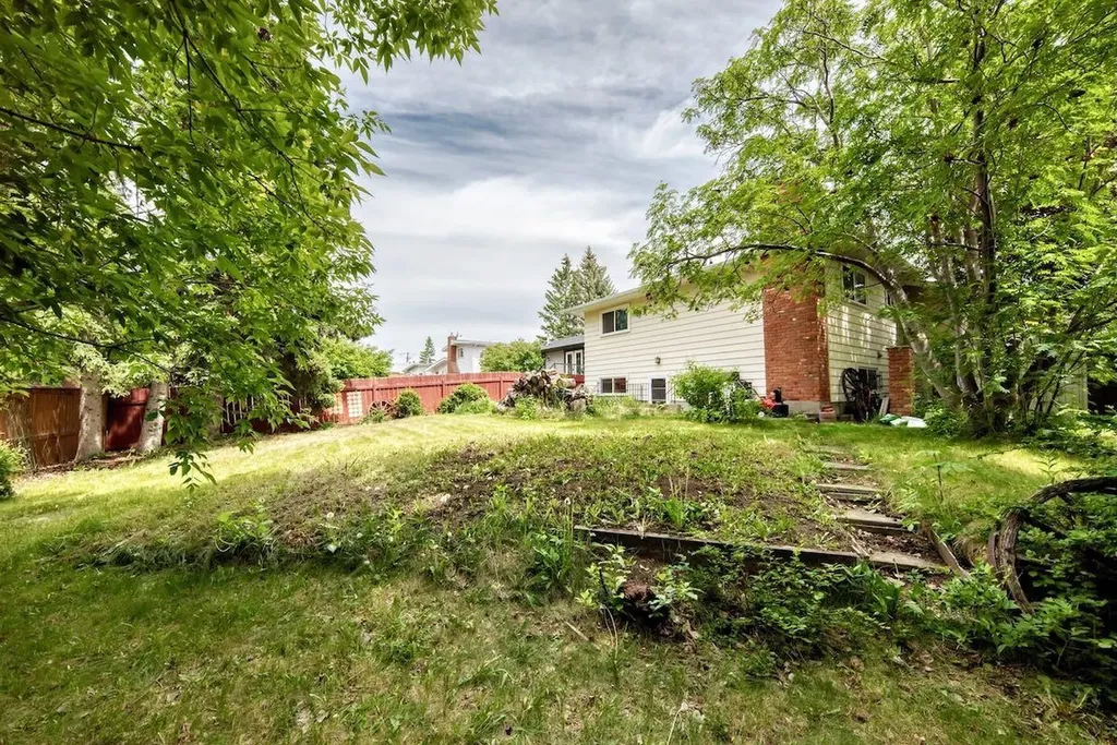 6539 54 Street NW Calgary AB T3A1R5