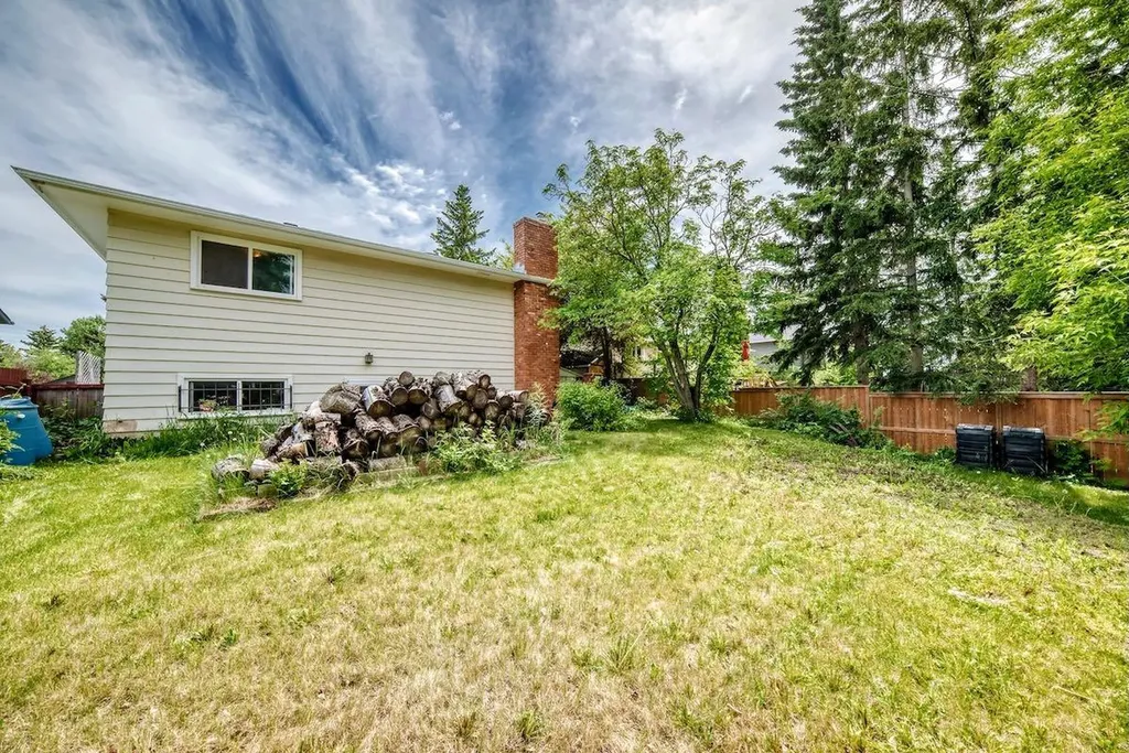 6539 54 Street NW Calgary AB T3A1R5
