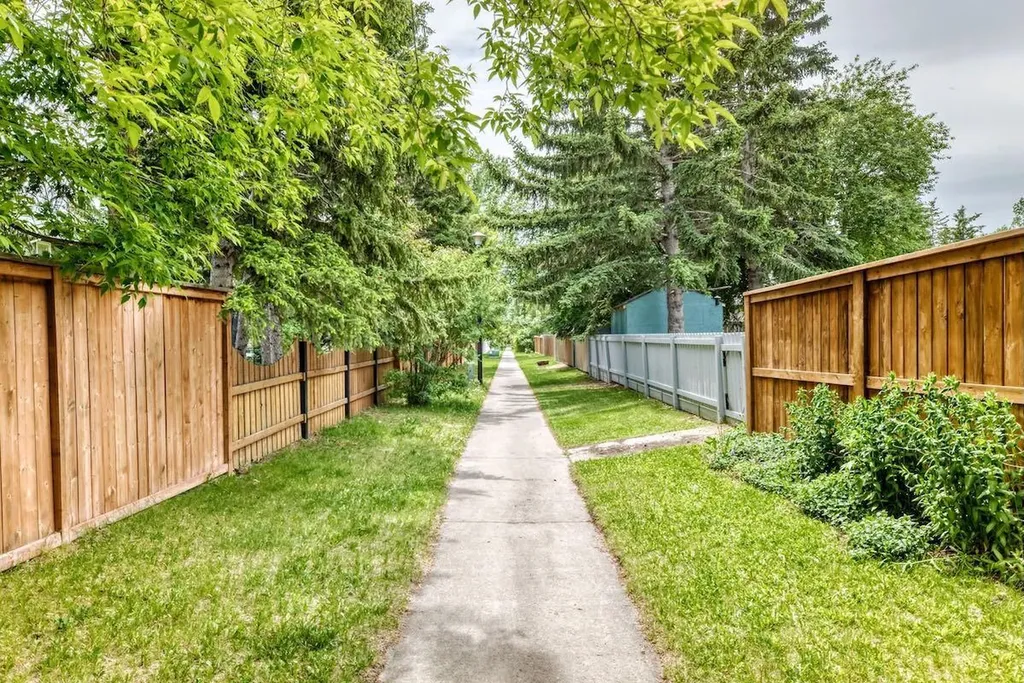 6539 54 Street NW Calgary AB T3A1R5