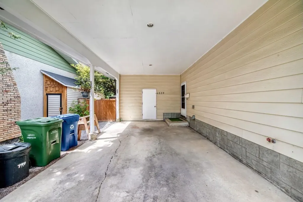 6539 54 Street NW Calgary AB T3A1R5