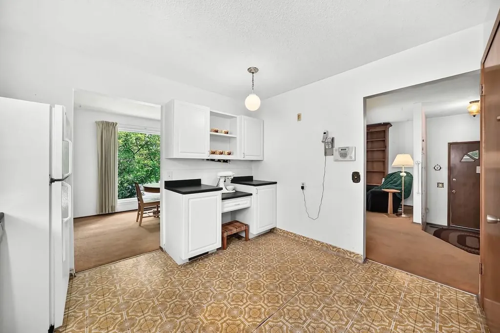 6539 54 Street NW Calgary AB T3A1R5