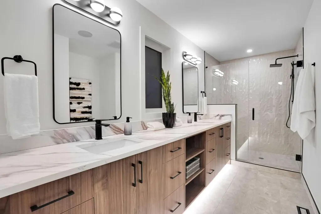14 Gladeview Crescent SW Calgary AB T3E 4X8