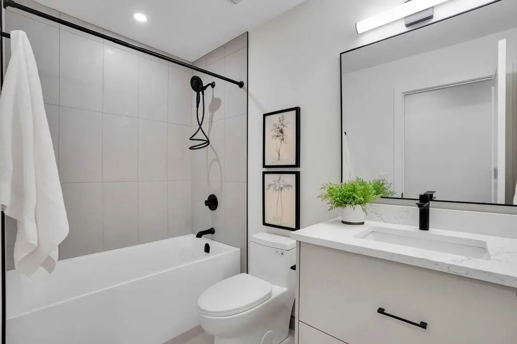 14 Gladeview Crescent SW Calgary AB T3E 4X8