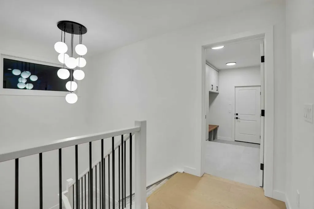 14 Gladeview Crescent SW Calgary AB T3E 4X8