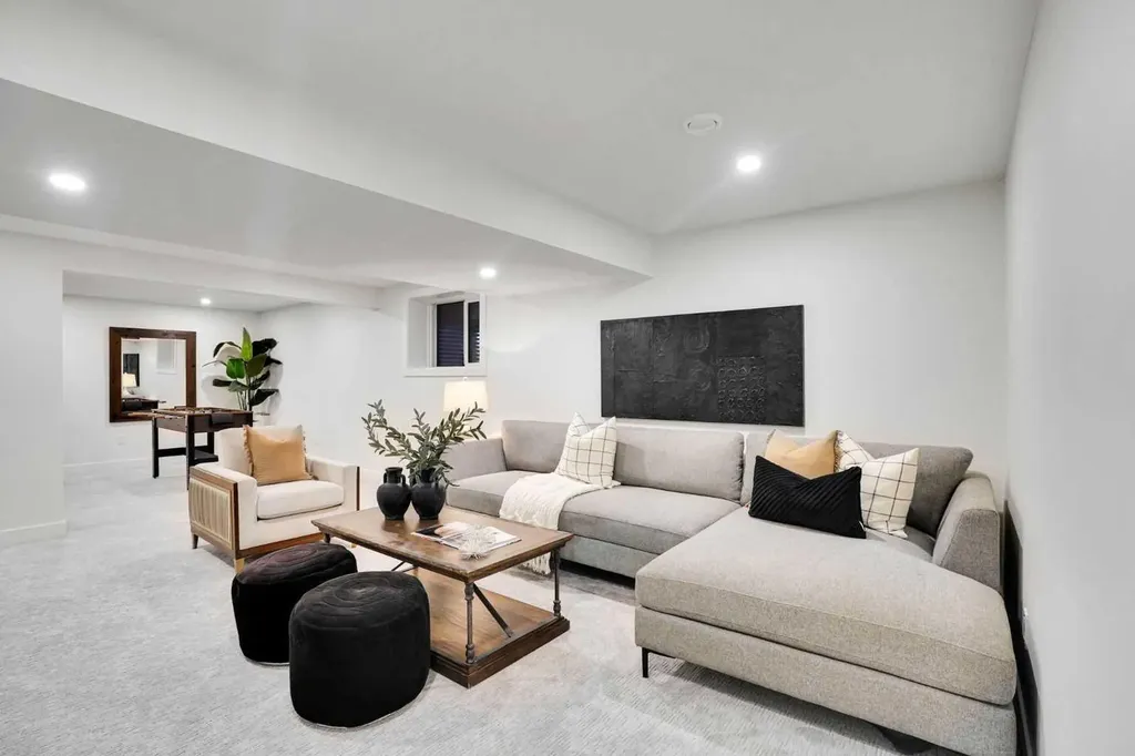 14 Gladeview Crescent SW Calgary AB T3E 4X8