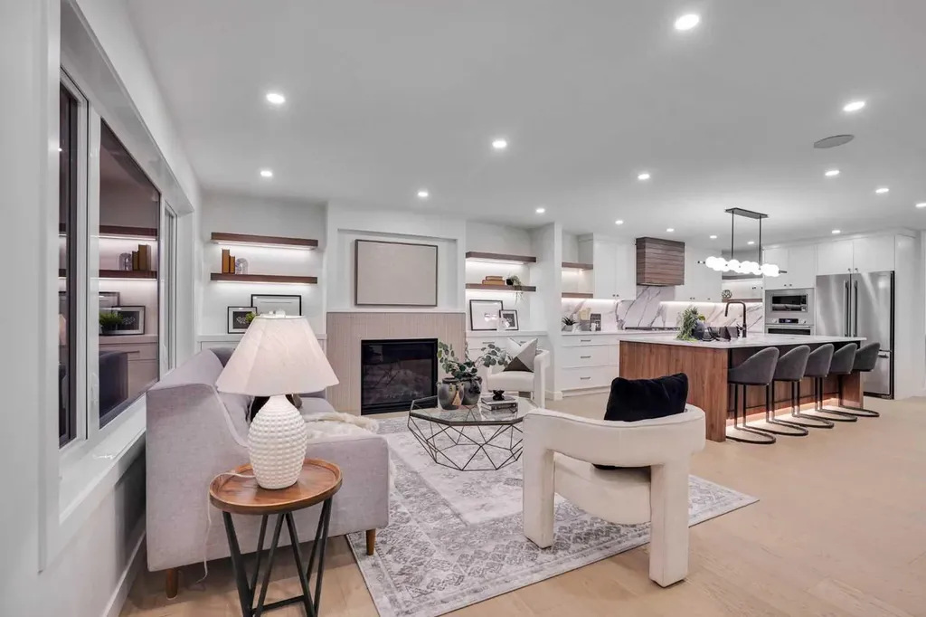 14 Gladeview Crescent SW Calgary AB T3E 4X8