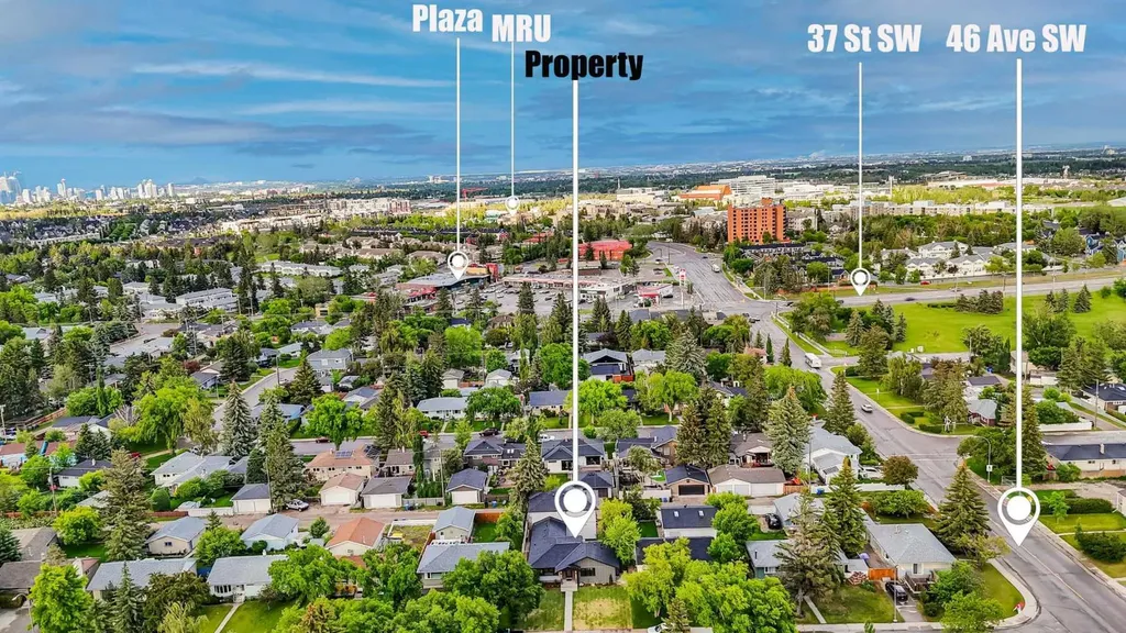 14 Gladeview Crescent SW Calgary AB T3E 4X8