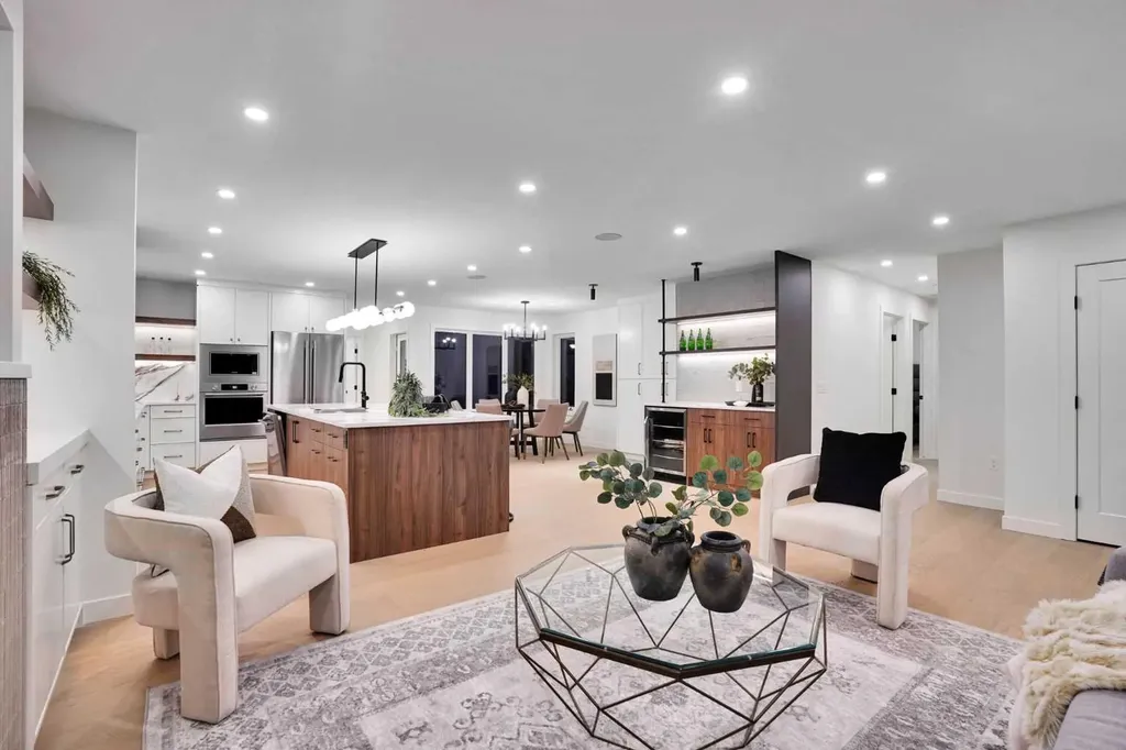 14 Gladeview Crescent SW Calgary AB T3E 4X8