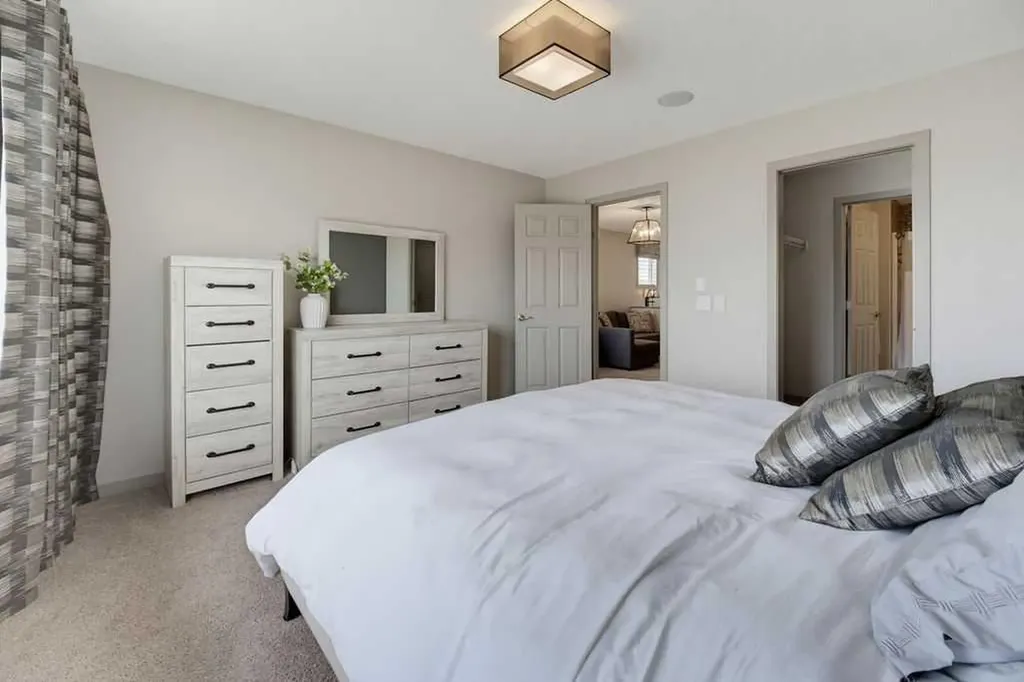 590 River Heights Crescent Cochrane AB T4C 0R9