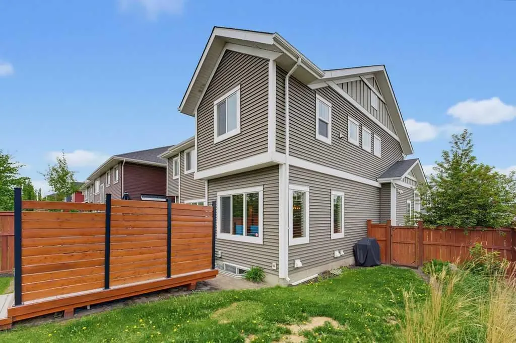 590 River Heights Crescent Cochrane AB T4C 0R9
