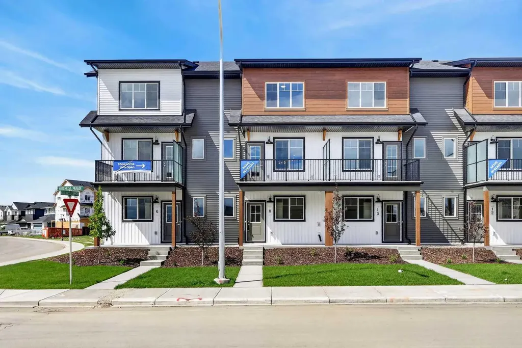 8 Hotchkiss Parade SE Calgary AB T3S 0X5