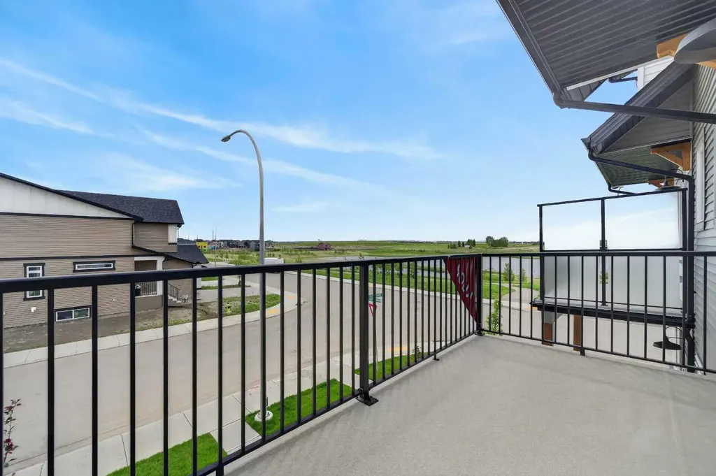 8 Hotchkiss Parade SE Calgary AB T3S 0X5