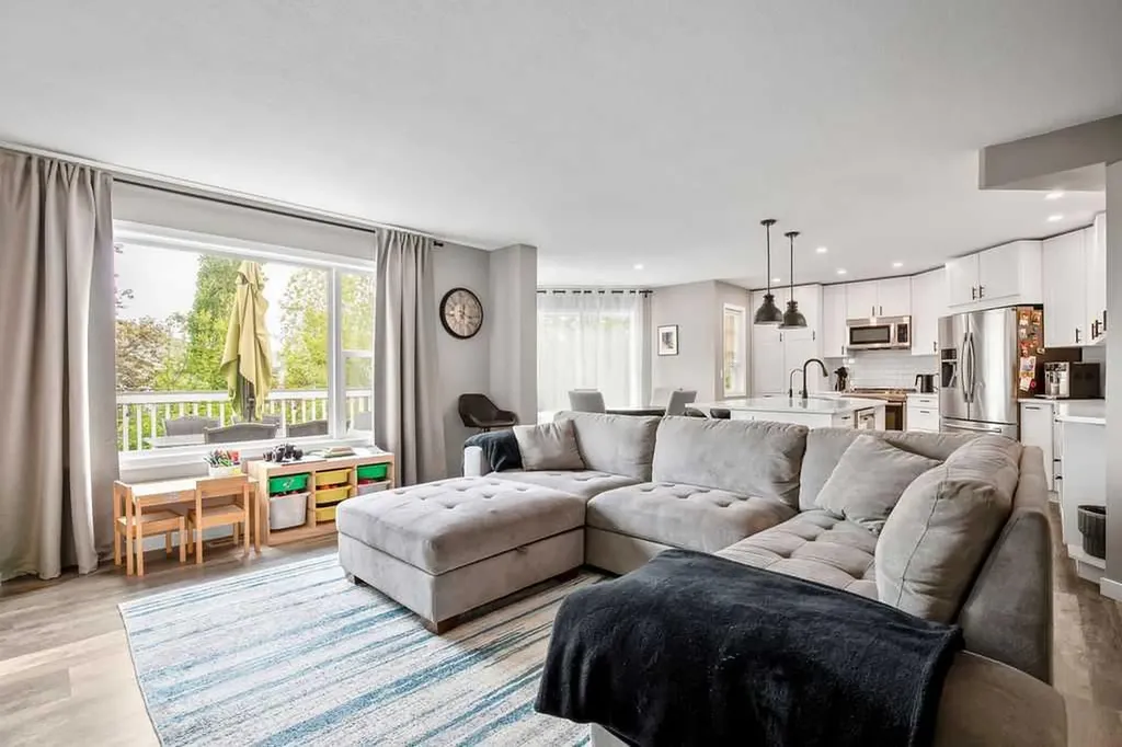 141 Somerset Circle SW Calgary AB T2Y 3P7