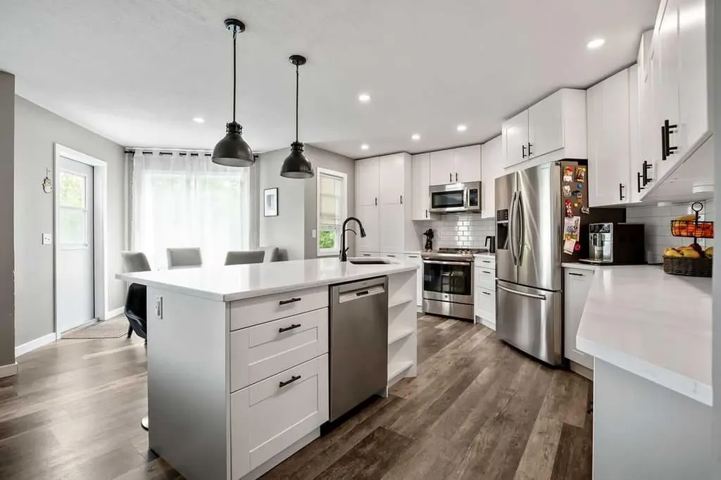 141 Somerset Circle SW Calgary AB T2Y 3P7