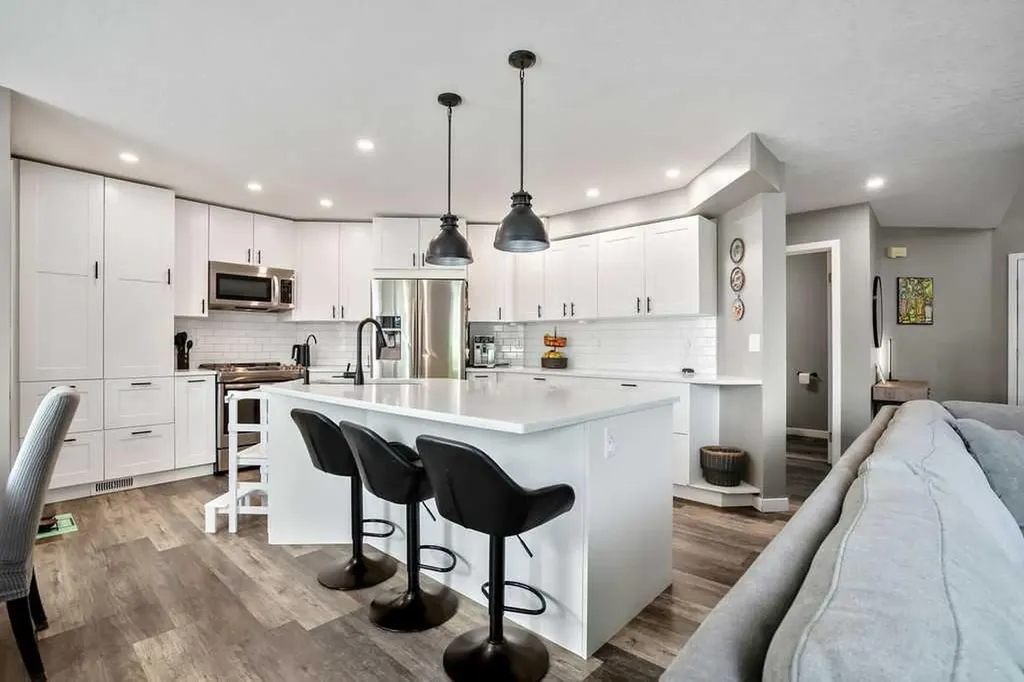 141 Somerset Circle SW Calgary AB T2Y 3P7