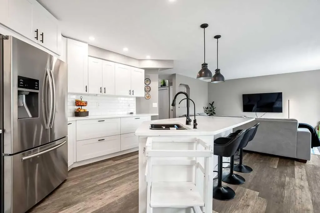 141 Somerset Circle SW Calgary AB T2Y 3P7