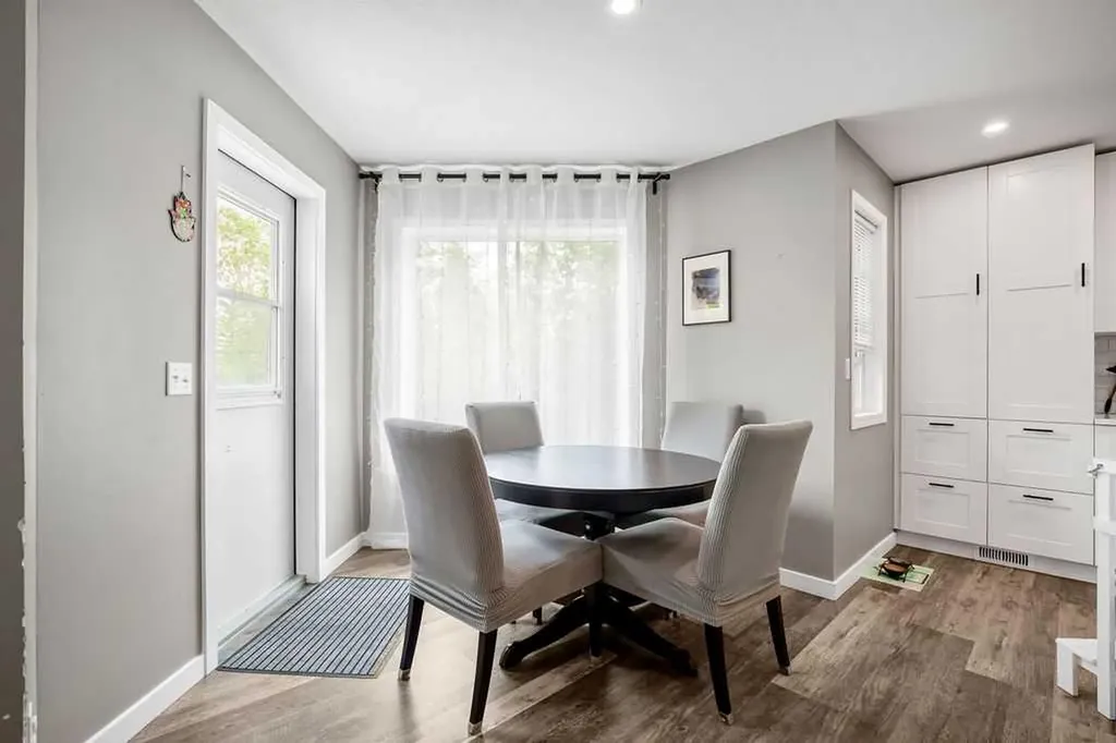 141 Somerset Circle SW Calgary AB T2Y 3P7