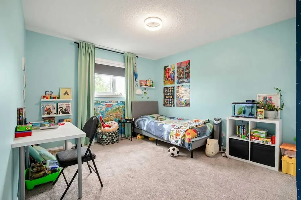 141 Somerset Circle SW Calgary AB T2Y 3P7