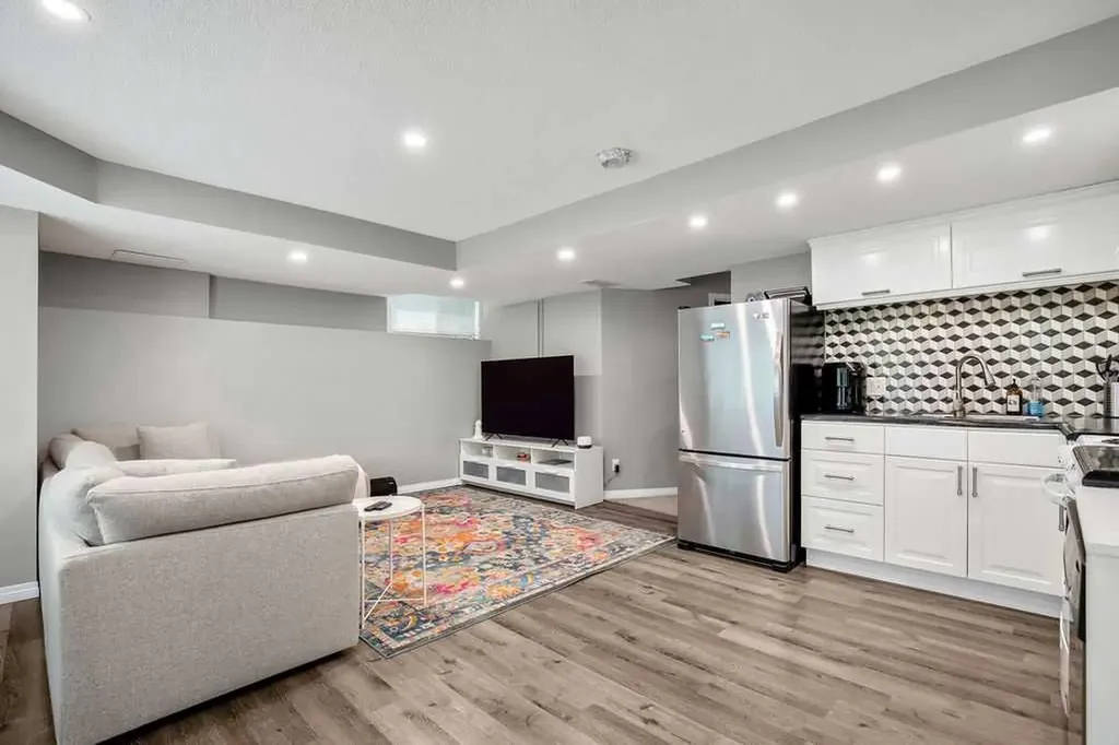 141 Somerset Circle SW Calgary AB T2Y 3P7