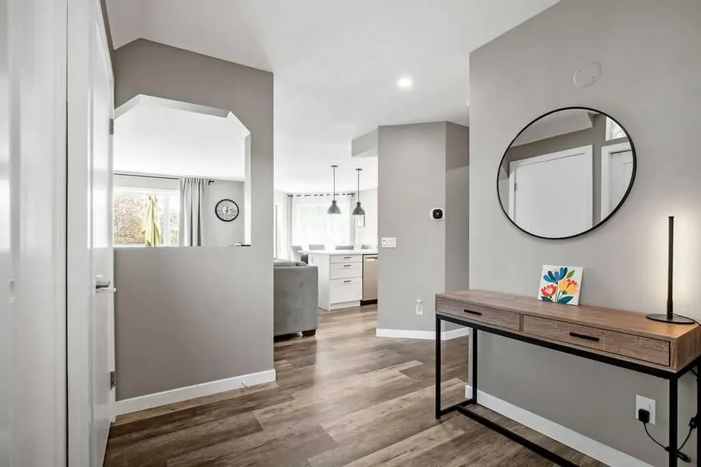 141 Somerset Circle SW Calgary AB T2Y 3P7