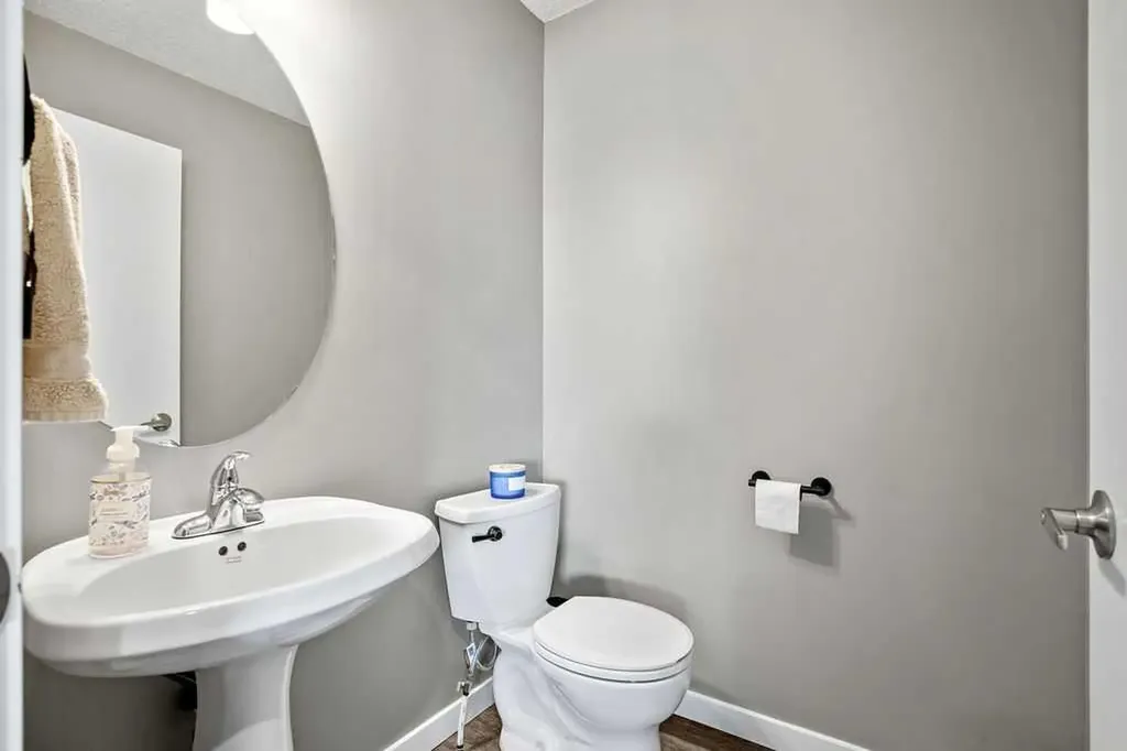 141 Somerset Circle SW Calgary AB T2Y 3P7