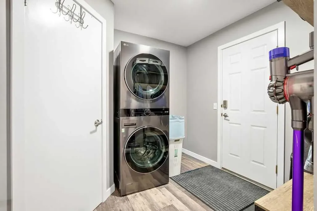 141 Somerset Circle SW Calgary AB T2Y 3P7
