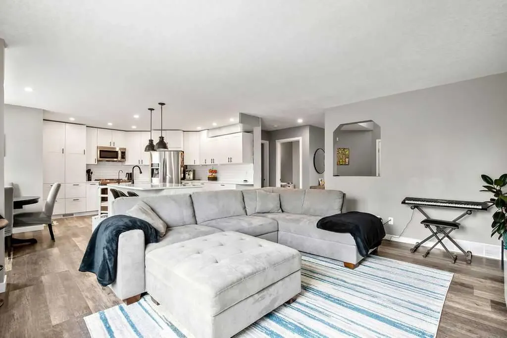141 Somerset Circle SW Calgary AB T2Y 3P7