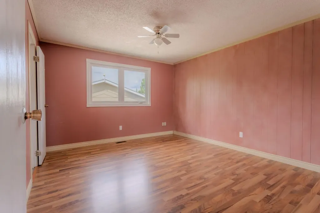 5318 39 Street Lloydminster AB T9V 1P6