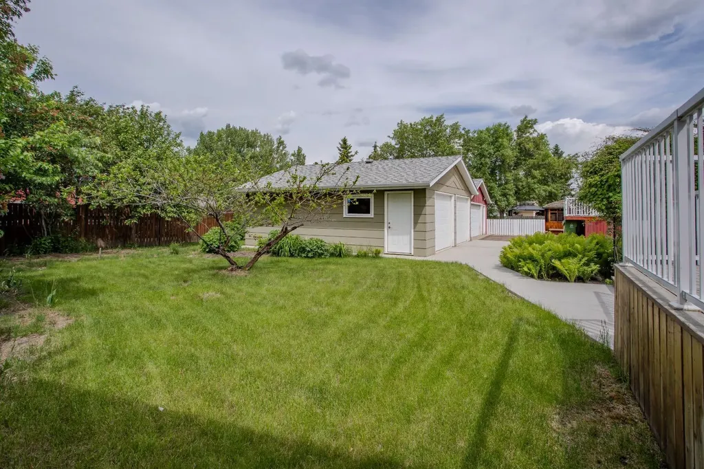 5318 39 Street Lloydminster AB T9V 1P6