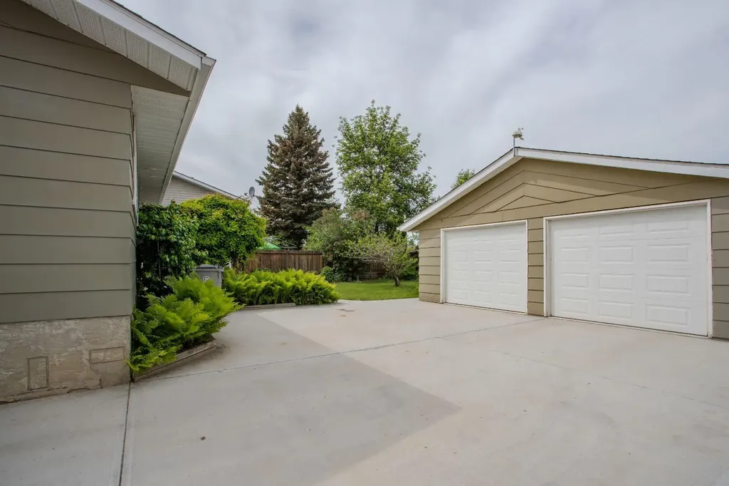 5318 39 Street Lloydminster AB T9V 1P6