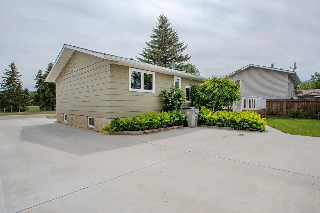 5318 39 Street Lloydminster AB T9V 1P6