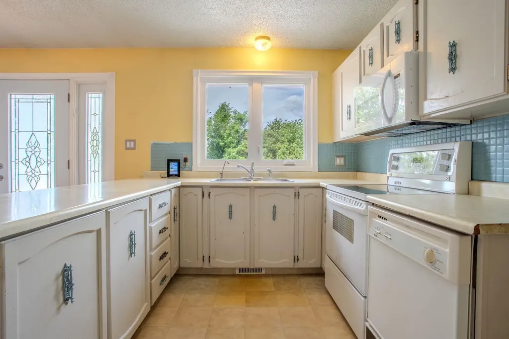 5318 39 Street Lloydminster AB T9V 1P6