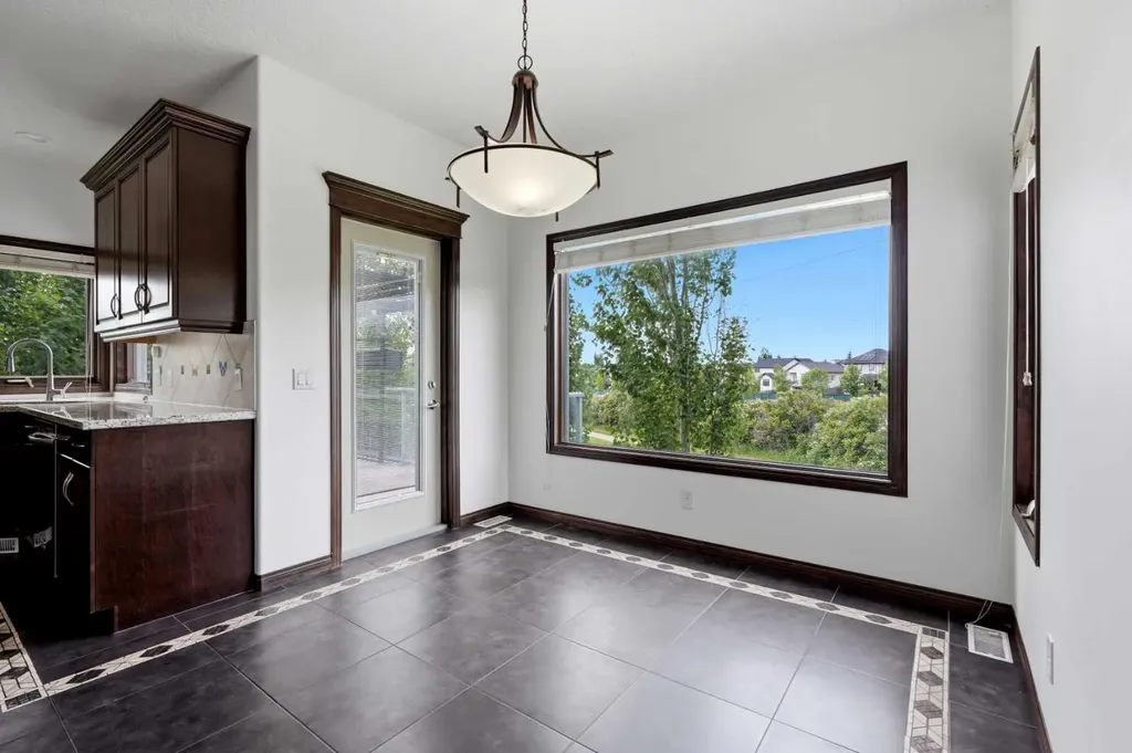 236 Parkmere Court NW Chestermere AB T1X 1V6